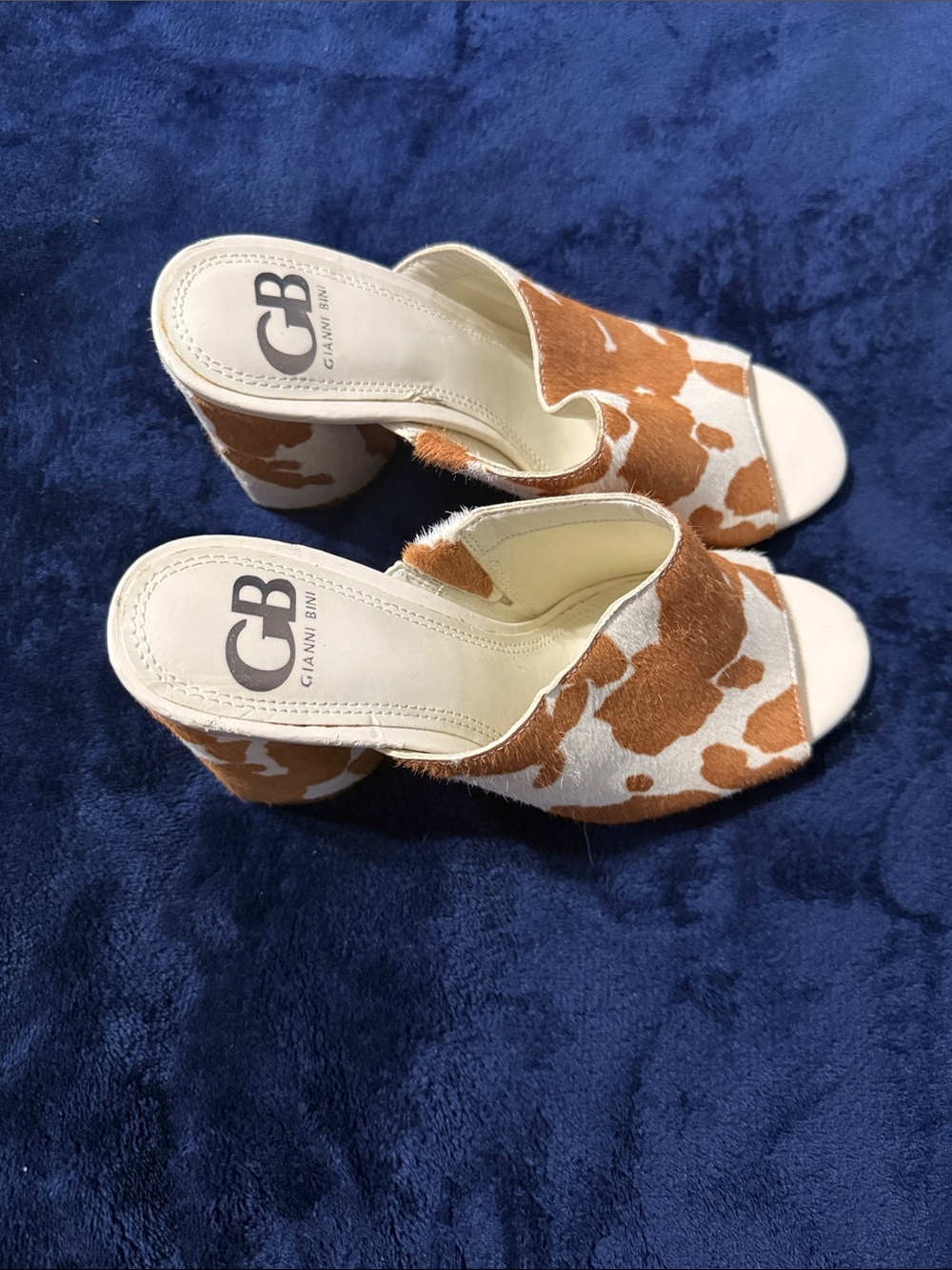 Gianni Bini White/Brown Cow Print Open-Toe Block Heel Mules Women's Size 7.5